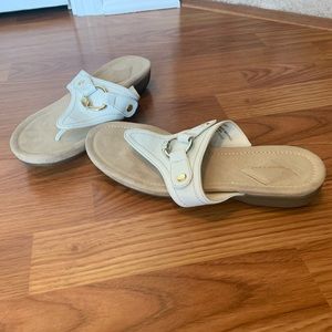 NWOT St. John’s Bay sandals
